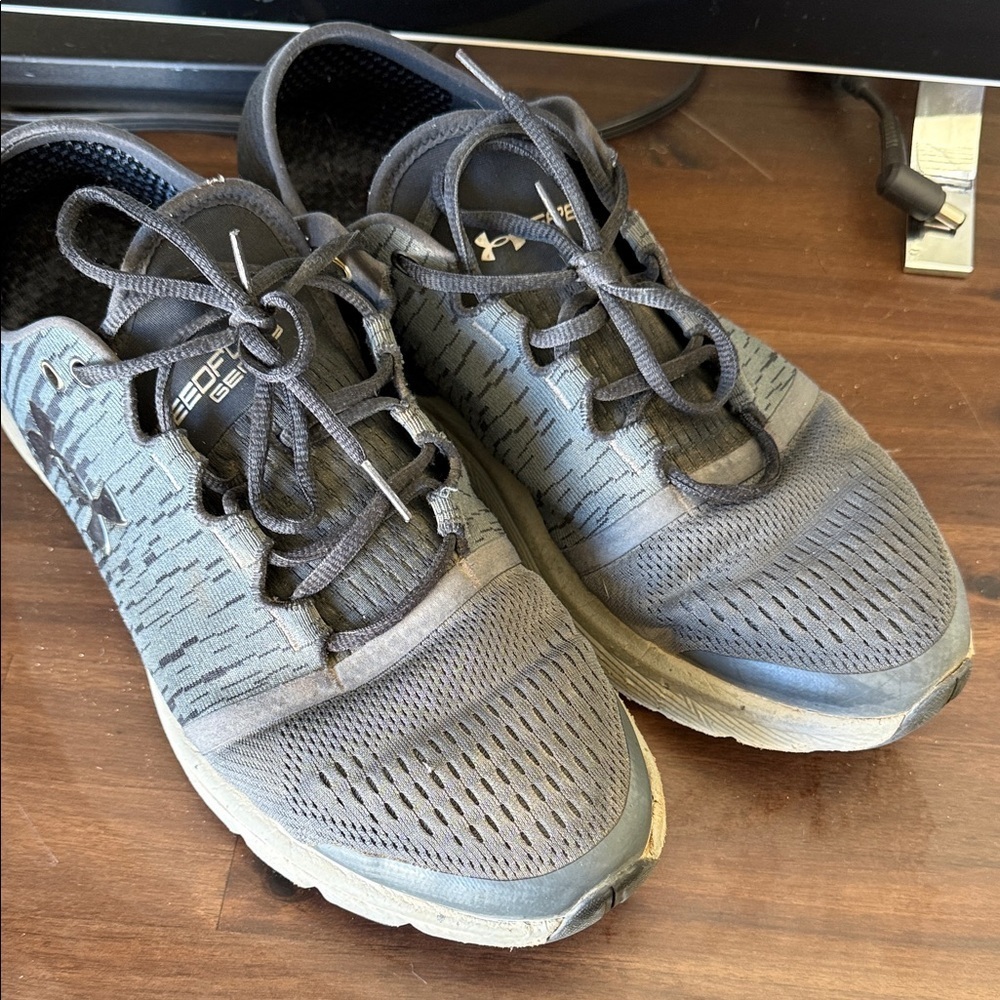 Under Armour Men's Black and Gray Athletic Shoes